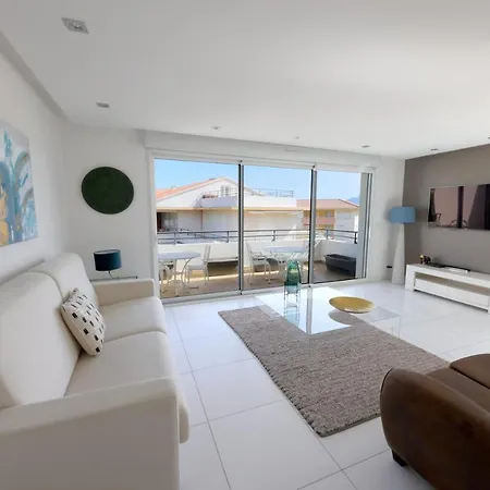 Azzurra 4*