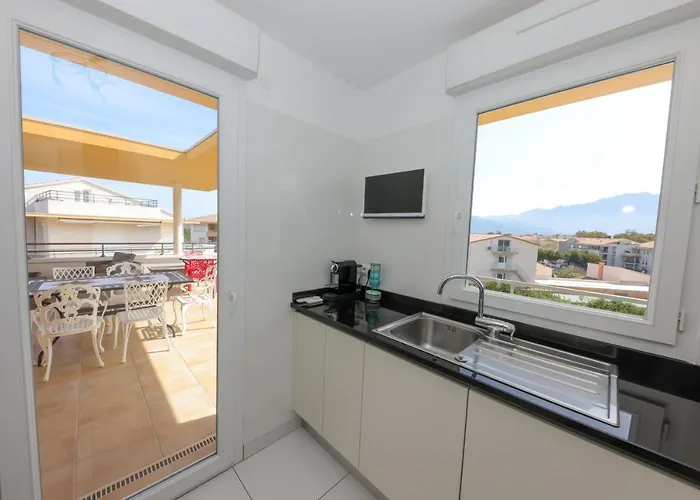 Aparthotel Azzurra Calvi (Corsica)